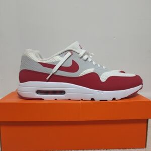 Nike Men's Red and White Sneakers